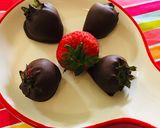 A picture of step 5 of Chocolate covered strawberries.