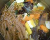 Foto langkah ke 4 dari resep Enoki soup simple.