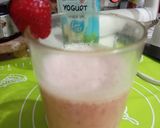 Foto langkah ke 3 dari resep Strawberry Smoothies Yogurt.
