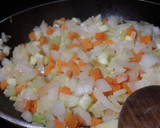 Foto del paso 3 de la receta: Rollitos de col rellenos en salsa de tomate