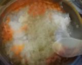 Foto langkah ke 2 dari resep Bubur ayam wortel rosella.