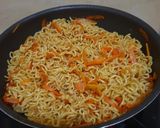 Foto langkah ke 4 dari resep Mie Goreng Burung Dara.