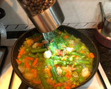 Foto del paso 3 de la receta: Bacalao con salteado de espárragos y gambas