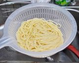 Foto langkah ke 8 dari resep Tuna Sosis Spaghetti Cepat & Gampang (1 porsi).