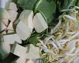 Foto langkah ke 1 dari resep Sayur bening bayam tahu putih.