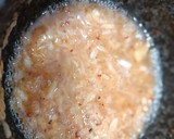 Foto del paso 3 de la receta: Huevos rotos en patatas confitadas picantes y jamón seco