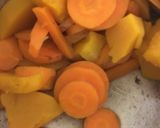 Foto del paso 1 de la receta: Pizza de masa de zanahoria y calabacín