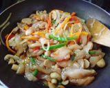 Foto del paso 4 de la receta: Pasta china con pollo, vegetales y salsa de soja. Súper fácil !!