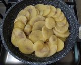 Foto langkah ke 2 dari resep Potato Omelette.