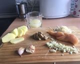 Foto del paso 1 de la receta: Pollo al ajillo con champiñones
