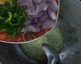 A picture of step 2 of Noodles in Spicy Pasta Sauce.
