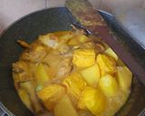Foto langkah ke 4 dari resep Ayam Kentang Tahu.