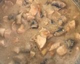 Gombás-mustáros csirkepörkölt burgonyával recept fázis 3 fotója