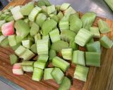 Une image de l'étape 2 de Compote de rhubarbe à la vanille de Madagascar.
