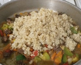 Foto del paso 3 de la receta: Guisito de Quinoa, vegetales y carne (super fácil y rápido)