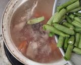 Foto langkah ke 2 dari resep Sup Tulang Ayam Wortel.