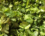 A picture of step 1 of Hari chutney.