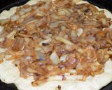 Foto del paso 3 de la receta: Pizza pastrami con cebollas caramelizadas