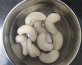 A picture of step 1 of Cashew coffee creamer cold coffee.