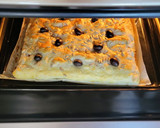Foto del paso 8 de la receta: Hojaldre de queso, bacon y pasas de corinto