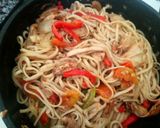 Foto del paso 4 de la receta: Fideos salteados con pollo
