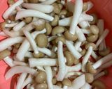 Foto langkah ke 1 dari resep Mushroom Buttery Rice Bowl.