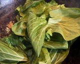 Foto langkah ke 4 dari resep Bok choy stir fry and topping with sauce.