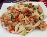 Foto langkah ke 5 dari resep Tumis jamur tiram kulit ayam.