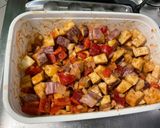 Une image de l'étape 11 de Porc mariné aux aubergines graffiti, tomates et poivron rouge.