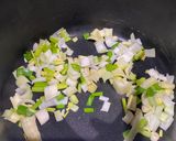 A picture of step 1 of Hale and Hearty Roulette Soup.