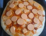 Foto langkah ke 8 dari resep Pizza sosis Simple Takaran sendok Rasanya Juara.