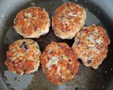 Hình bước làm 4 của món Chicken hambagu