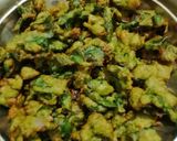A picture of step 6 of Spinach moong dal pakoda.