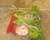 Foto langkah ke 4 dari resep Vietnam spring roll isian udang rebus.
