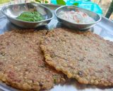 A picture of step 8 of Sabudana thalipeeth.