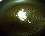 皮蛋炒地瓜葉的食譜步驟1照片