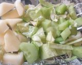 A picture of step 2 of Green salad.