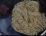 Foto langkah ke 1 dari resep Spaghetti Carbonara dengan Udang.