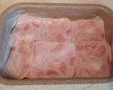 Fokhagymás tejföllel sült sonkás-baconös-sajtos csirkemell recept fázis 3 fotója