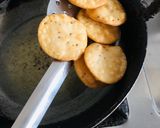 मठरी(Mathri recipe in Hindi) रेसिपी चरण 7 फोटो