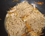 Foto del paso 3 de la receta: Noodles con pollo y shiitake en salsa Teriyaki