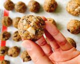 รูปขั้นตอนการทำที่ 2 ของ Oatmeal Energy Balls (ขนมสุขภาพ เฮลท์ตี้ ได้ไอเดียมาจากแนวคิดของคุณกาละแม ไม่ต้องอบ ทานได้เลย)