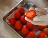 A picture of step 13 of Strawberry Decoration Cake, Chantilly Fraise.