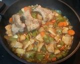 Foto del paso 4 de la receta Costillas en salsa de soja con verduras salteadas