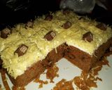 Foto langkah ke 12 dari resep Carrot Cake with Cream Cheese Frosting and Kitkat Topping.