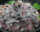 Foto langkah ke 3 dari resep Cumi Tinta Hitam (Black Squid).