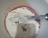Foto langkah ke 2 dari resep Oreo taro chiffon cupcake.
