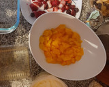 Foto del paso 3 de la receta: Postre de Vainillas con chocolate, crema y frutas