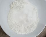 Hình bước làm 1 của món Bông lan trứng muối