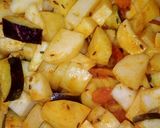 आलू मूली बैंगन सब्जी (aloo aloo baingan sabzi recipe in Hindi) रेसिपी चरण 2 फोटो